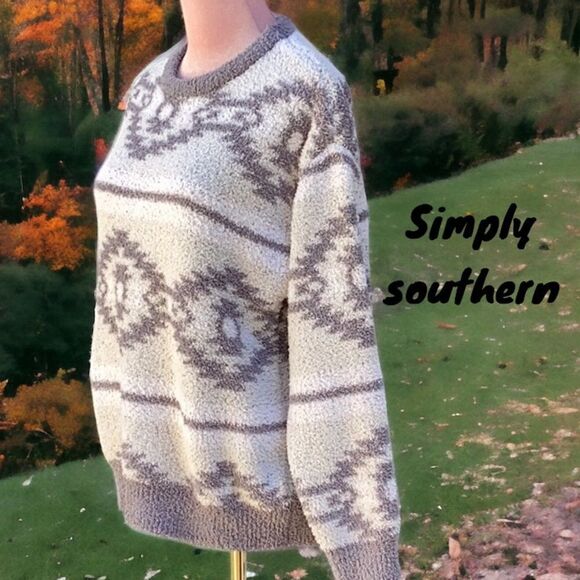 SIMPLY SOUTHERN NWT SOFT COZY SWEATER AZTEC DESIGN CREW NECK MEDIUM - Picture 1 of 8